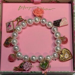 BETSEY JOHNSON Swoon Coquette Sweetheart Charm Pearl Stretch Bracelet NEW NWT